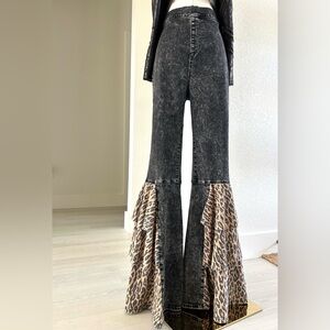 Western Black Acid Wash Leopard Print Bell Bottom Pull On Denim Jeans Womens M